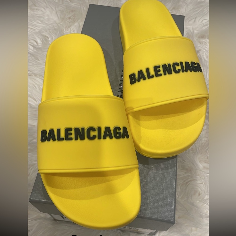 Balenciaga Pool slides